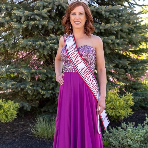 Tony Bowls Dresses & Skirts - Tony Bowls Strapless Fuchsia Beaded Bodice Evening Gown